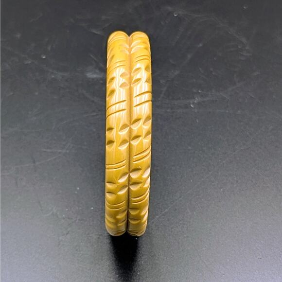 Vintage 1930s Carved Butterscotch Bakelite Bangle Bracelet – Tested Positive - Picture 3 of 3